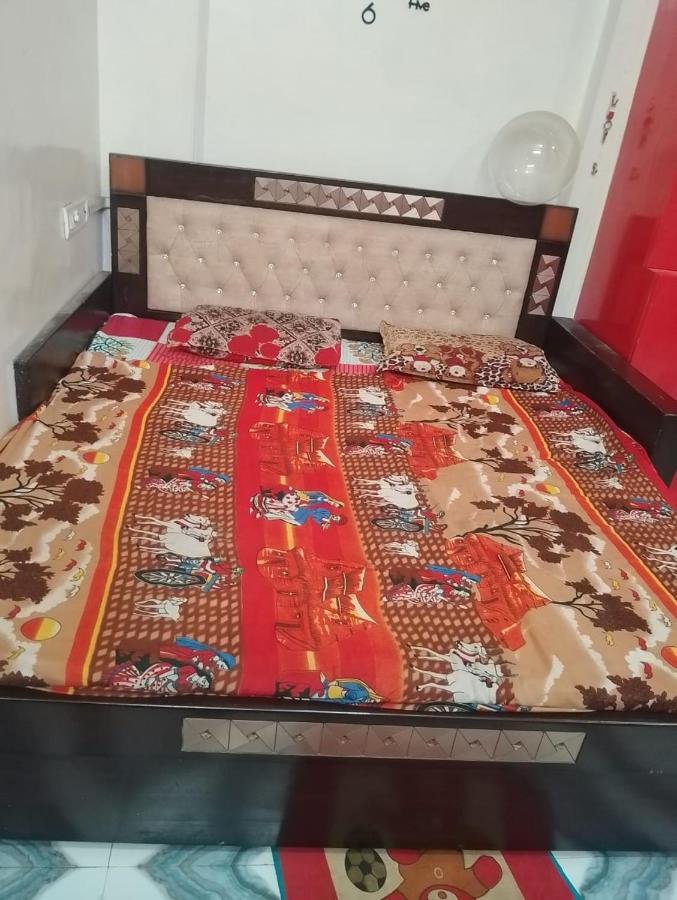 Aparna Niwas Home Stay Family Friendly Benares Buitenkant foto