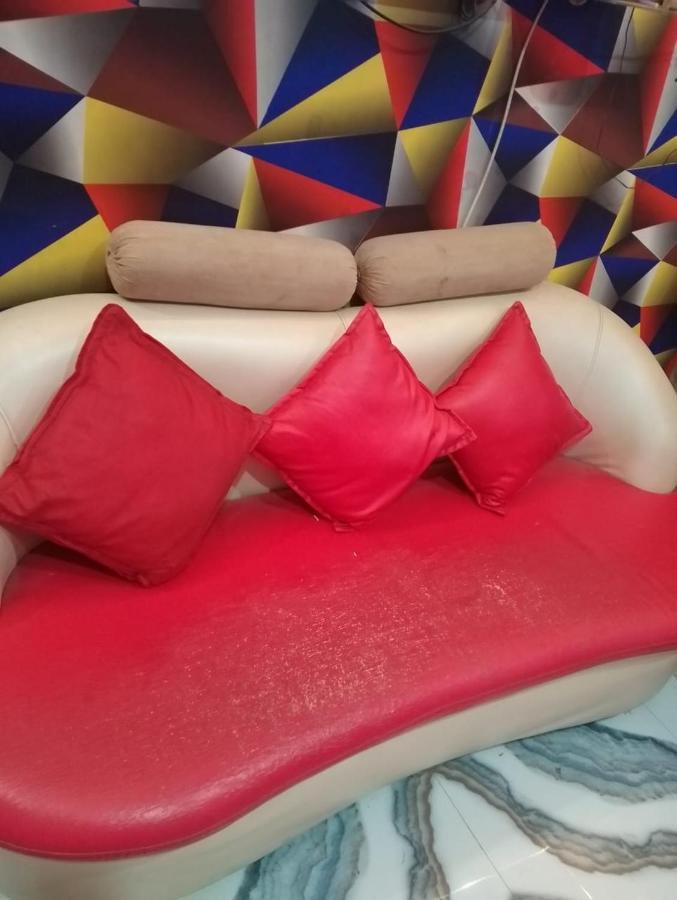 Aparna Niwas Home Stay Family Friendly Benares Buitenkant foto