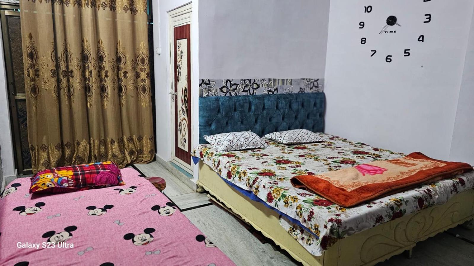 Aparna Niwas Home Stay Family Friendly Benares Buitenkant foto